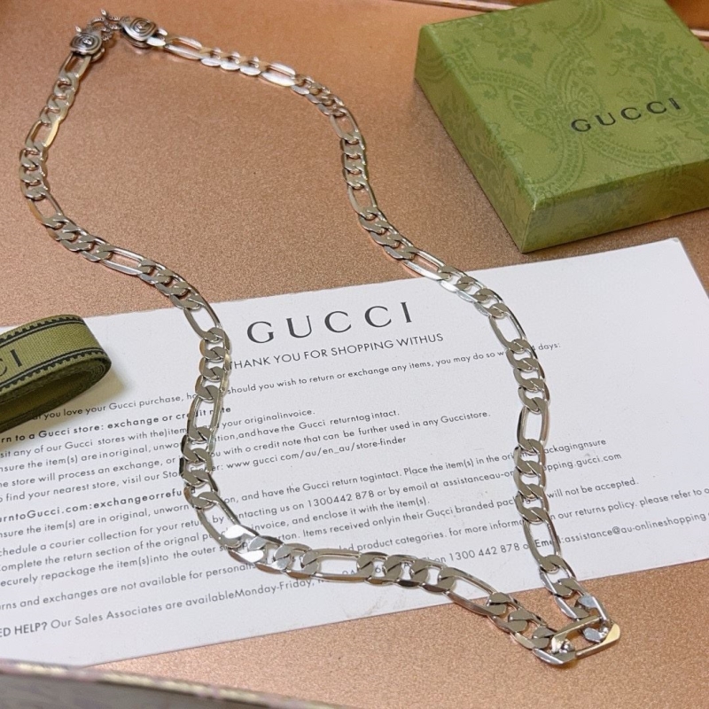 G*u*i necklaces